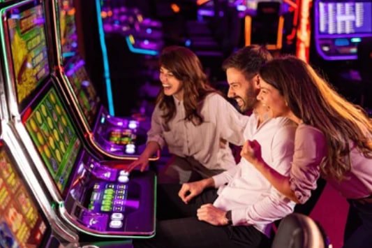 Bangladesh players browsing Fortune Snake on 2777 app with simple layout